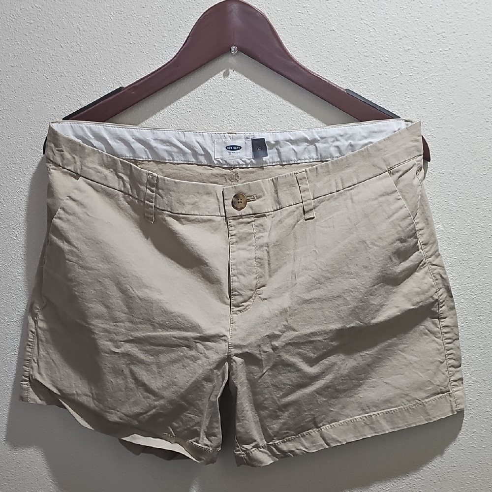 Old Navy Women's Tan Cargo Shorts